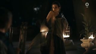 Helen Woigk - Die Puppenspieler (2017) Nude "topless" scene