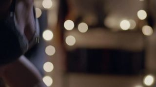 Jamie Lee - Crashing s02e01 (2017) Naked movie scene