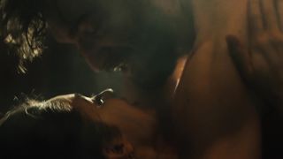 Jeanine_Mason_-_Of_Kings_and_Prophets_s01e01 (2016)