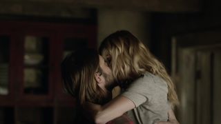 Laura Vandervoort nackte - Bitten_s03e02 (2016)