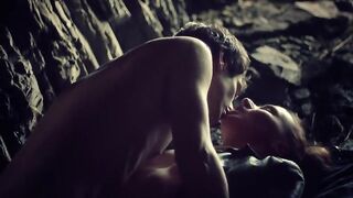 Pauline Lorillard - Debout sur la montagne (2019) Nude TV movie scene