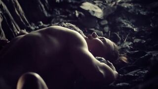 Pauline Lorillard - Debout sur la montagne (2019) Nude TV movie scene