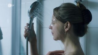 Petra Schmidt-Schaller, Ulrike C. Tscharre - Getrieben (2018) Naked adult movie scene