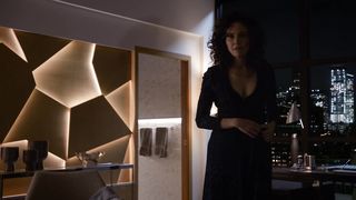 Reiko Aylesworth - Bull s03e13 (2018) Nude movie scene