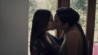 Susana Rojas, licia Jaziz - Ingobernable s02e07 (2018) Nude movie scene
