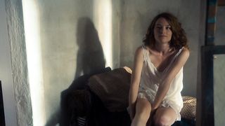 Valerie Pachner - Egon Schiele Tod und Madchen (2016) Nude movie scene