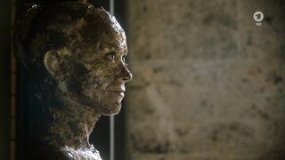 Victoria Sordo, Emma Jane - Am Abend aller Tage (2016) Naked actress in a "topless" scene