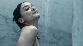 Alba August, Angela Bundalovic, Jessica Dinnage - The Rain s01e05 (2018) Nude actress