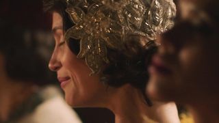 Gemma Arterton, Gugu Mbatha-Raw hot - Summerland (2020)