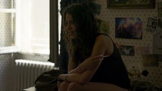 Isabel Aime Gonzalez-Sola - Fete de famille (2019) Sexy movie scene