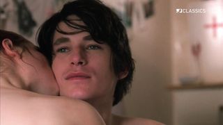 Jennifer Ulrich, Karoline Herfurth - Grsse Madchen weinen nicht (2002) Sexy movie video