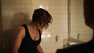 Jennifer_Lopez_-_Shades_of_Blue_s01e03-04 (2016)