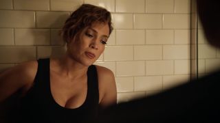 Jennifer_Lopez_-_Shades_of_Blue_s01e03-04 (2016)