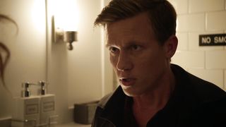 Jennifer_Lopez_-_Shades_of_Blue_s01e03-04 (2016)