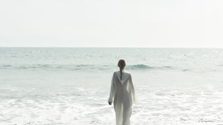 Juana Acosta, Ingrid Garcia Jonsson - Acantilado (2016) Sexy film scene