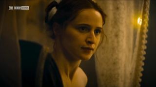 Lili Epply, Christa Theret - Maximilian. Das Spiel von Macht und Liebe s01e01 (2017) Hot film scenes