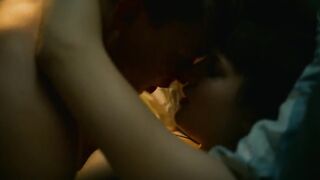 Lisa Vicari, Zoe Straub - Isi _ Ossi (2019) Sexy movie scene