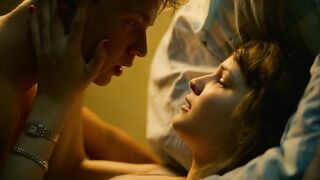 Lisa Vicari, Zoe Straub - Isi _ Ossi (2019) Sexy movie scene