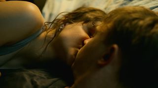 Lisa Vicari, Zoe Straub - Isi _ Ossi (2019) Sexy movie scene