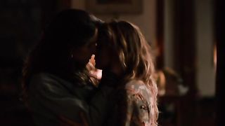 Lucia Mascino, Valentina Belle - Amori Che Non Sanno Stare Al Mondo (2017)