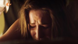 Natalia Belitski - Familie s01e01 (2016) Nude film scenes