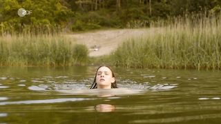 Rosmarie Rose, Amelie Hennig - Stralsund Blutlinien (2020) Naked scene of the film