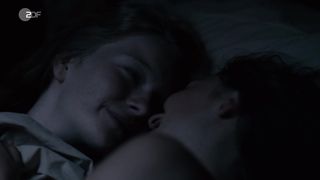 Stephanie Amarell, Emma Drogunova - Die Familie (2017) Naked movie scenes