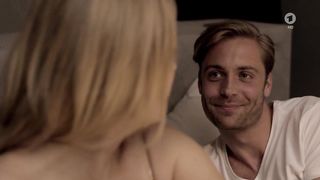 Susanna Simon, Birge Schade - Eltern allein zu Haus s01e02 (2017) Sexy scene of the film