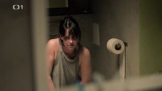 Tereza Brodska - Jak si nepodelat zivot s01e03 (2019) Hot film scene