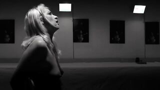 Fenja Ruhl - Die dunkle Kammer (2016) Censorship erotic scene