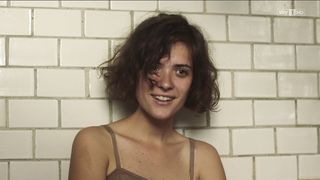 Liv Lisa Fries, Leonie Benesch - Babylon Berlin s02e01 (2017) Censored celebs scenes