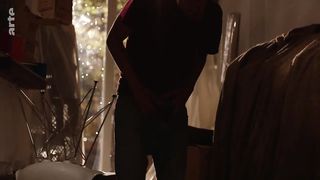 Luna Acosta - La casa del arbol (2017) Сut erotic scene