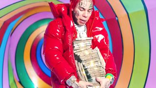 Nicki Minaj - Trollz (2020) Сut nude scene