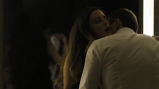 Riley_Keough__Kate_Lyn_Sheil_-_The_Girlfriend_Experience_s01e02 (2016)