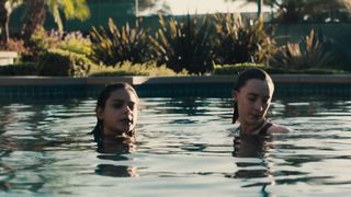 Saoirse Ronan, Odeya Rush - Lady Bird (2017) Сut naked video