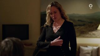 Silke Bodenbender - Konigin der Nacht (2017) Censorship erotic scene