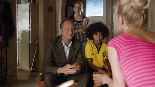 Virginie Efira - Une famille a louer (2015) Сut erotic scene