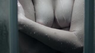 Sara Serraiocco - La ragazza del mondo (2016) celeb nude video