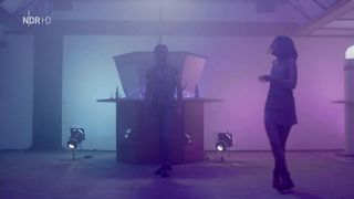 Simone Geissler, Valerie Stoll - Wo kein Schatten fallt (2018) celebrity hot video scene