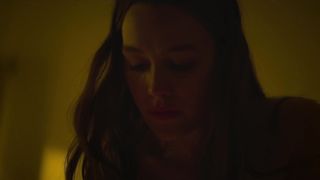 Victoria Pedretti - YOU s02e01-04 celebrity topless scenes