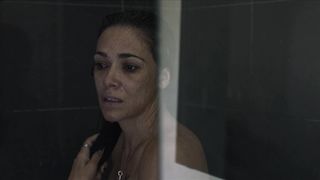 Abbey Lee, Simone Kessell - Outlaws (2017) sexy hot scene