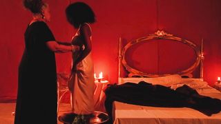 Helo Viana, Valeria Mona - O Segredo da Leoa (2019) sexy hot scene