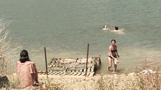 Natalia Huarte, Paloma Zavala - Naranjas amargas (Bitter oranges) celeb topless scenes