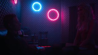 Riley Voelkel, Madeleine Wyda, Caitlin Hammond, Monica Raymund - Hightown s01e01 (2020) sexy topless scenes