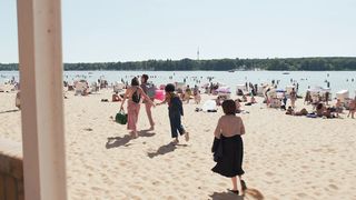 Safinaz Sattar, Tamar Amit-Joseph - Unorthodox s01e01 (2020) sexy topless scenes