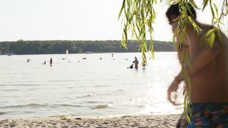 Safinaz Sattar, Tamar Amit-Joseph - Unorthodox s01e01 (2020) sexy topless scenes