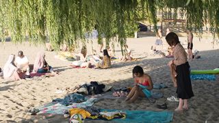 Safinaz Sattar, Tamar Amit-Joseph - Unorthodox s01e01 (2020) sexy topless scenes