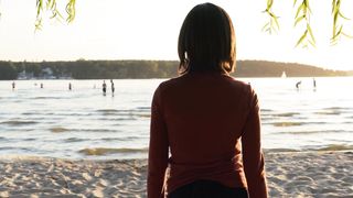 Safinaz Sattar, Tamar Amit-Joseph - Unorthodox s01e01 (2020) sexy topless scenes