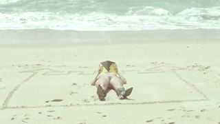 Elisa Heidrich - Animal Politico (2017) sexy nude scene