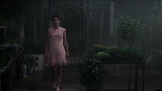 Florence Foresti, Perrette Souplex - De plus belle (2017) old strip and topless scenes